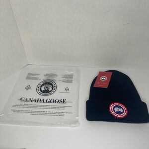 Canada Goose Black Beanie Read